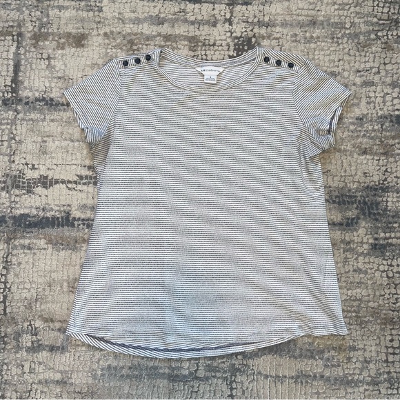 lightly worn top - Picture 1 of 3